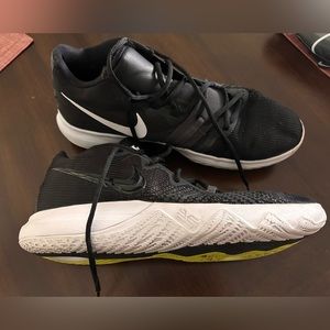 Used but in good condition Kyrie Irving men’s basketball shoes